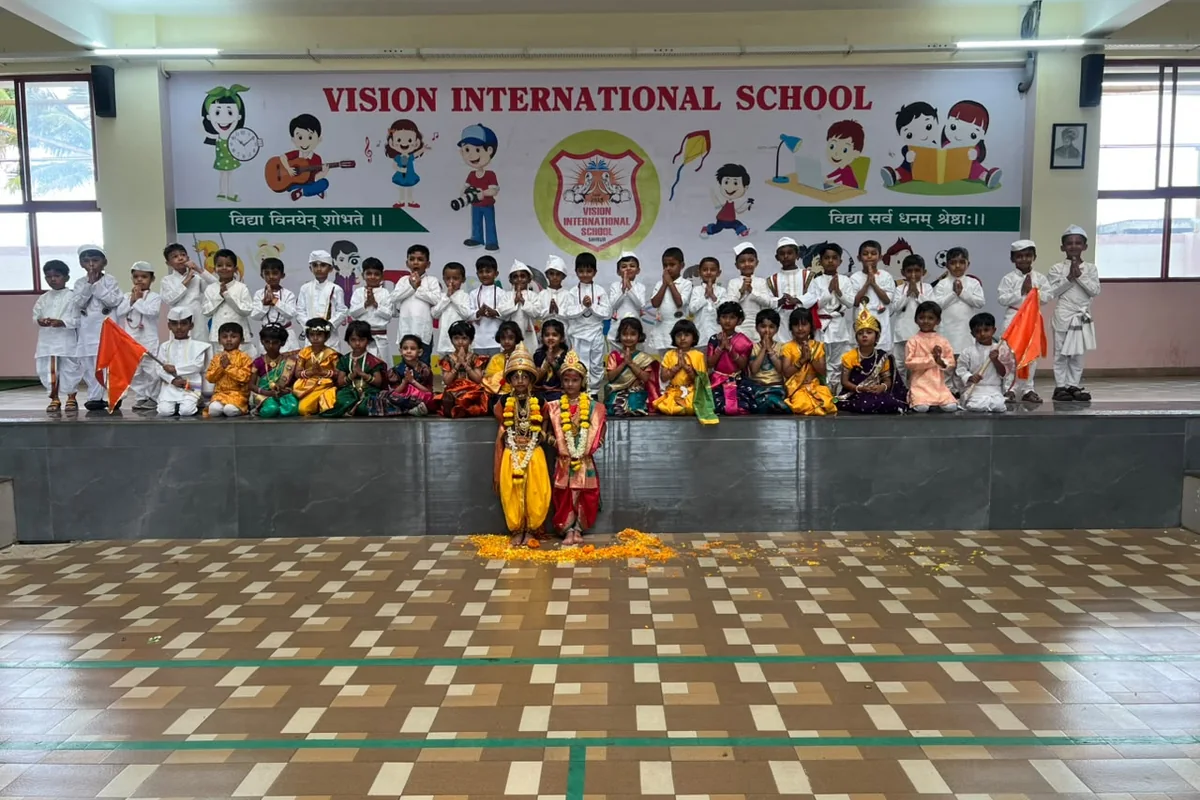 आषाढी एकादशी निमित्त शिरूरमधील vision school भेट