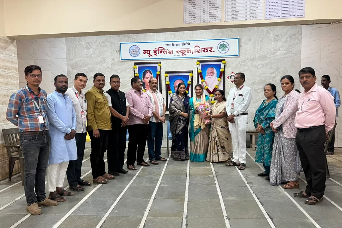 आषाढी एकादशी निमित्त शिरूरमधील विविध शाळा, सामाजिक संस्था व दिंडी सोहळ्यांना सदिच्छा भेट